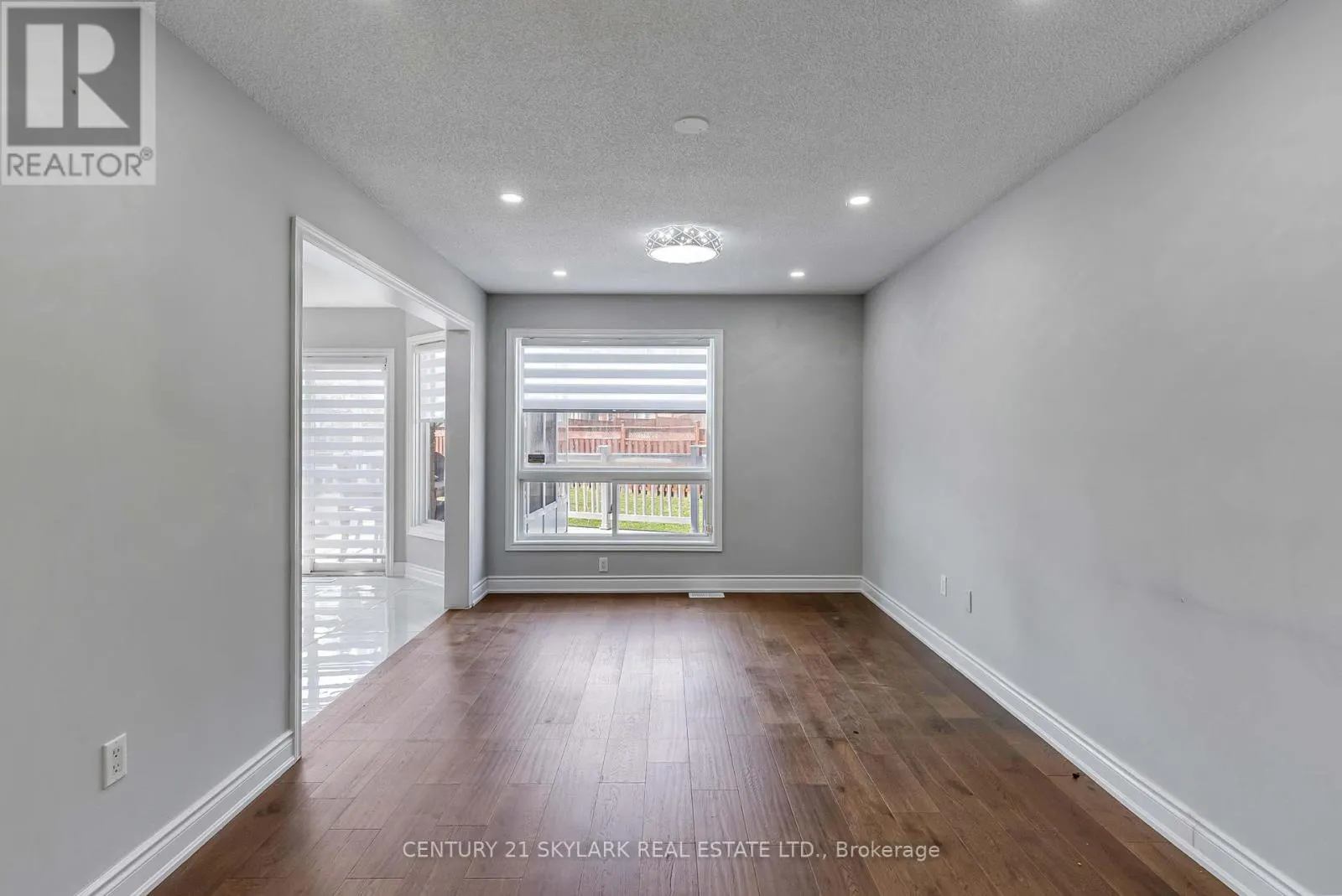 4 MOONSTONE COURT