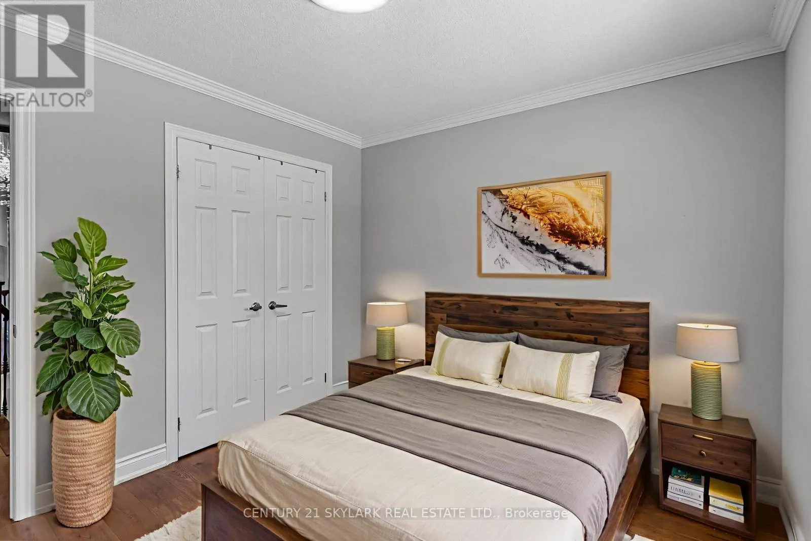 4 MOONSTONE COURT