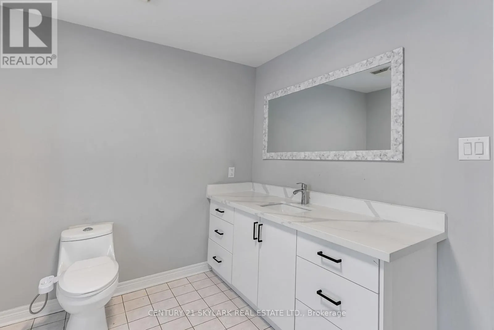 4 MOONSTONE COURT
