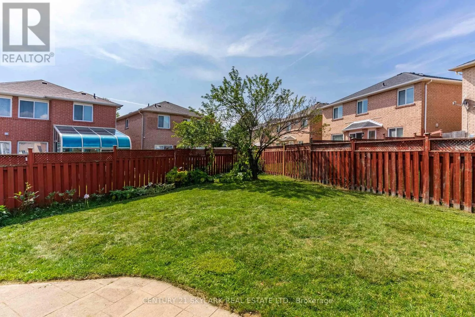 4 MOONSTONE COURT
