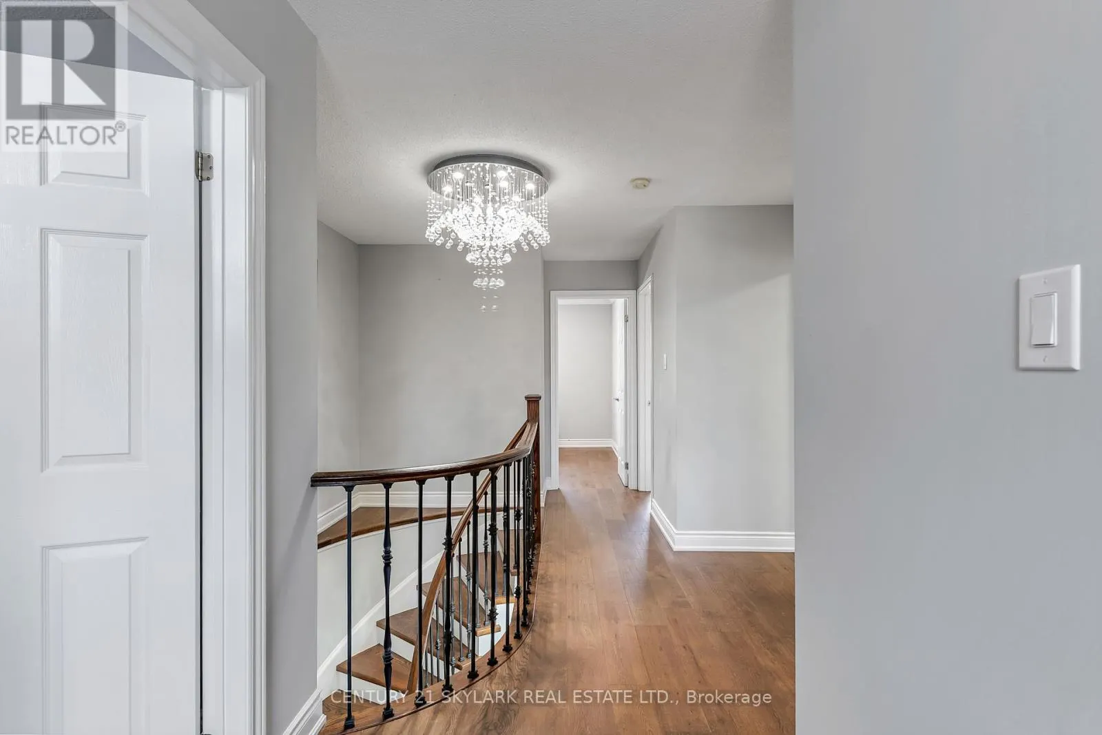 4 MOONSTONE COURT