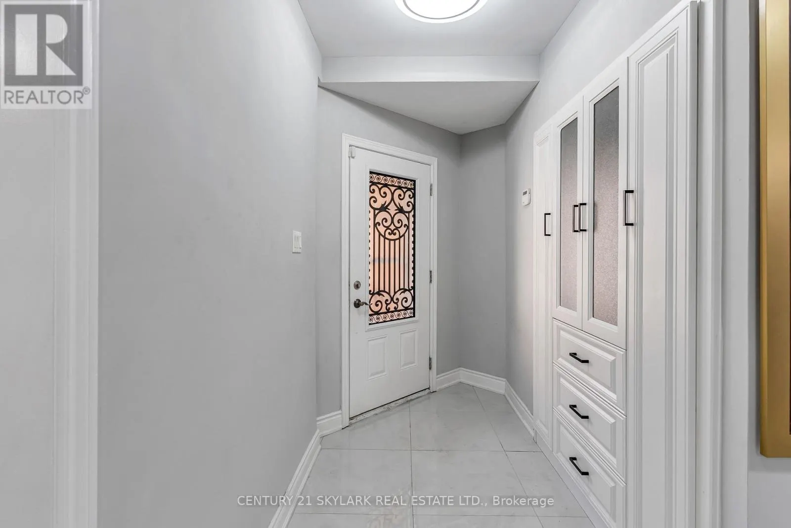 4 MOONSTONE COURT