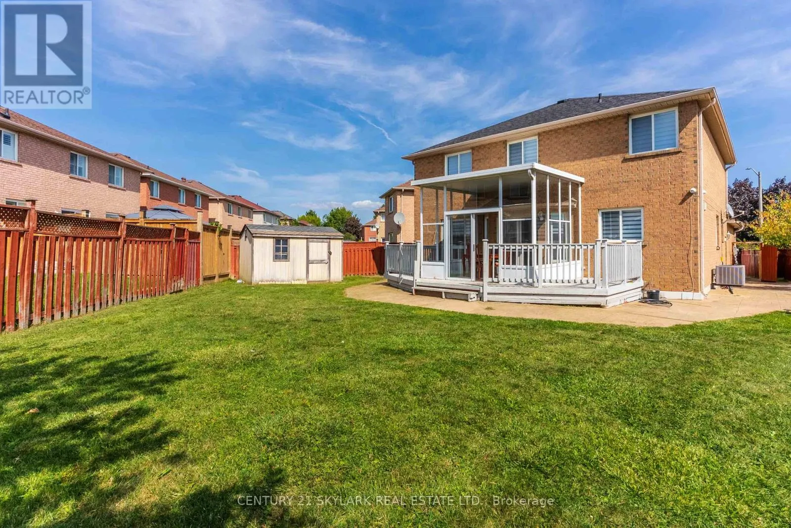 4 MOONSTONE COURT