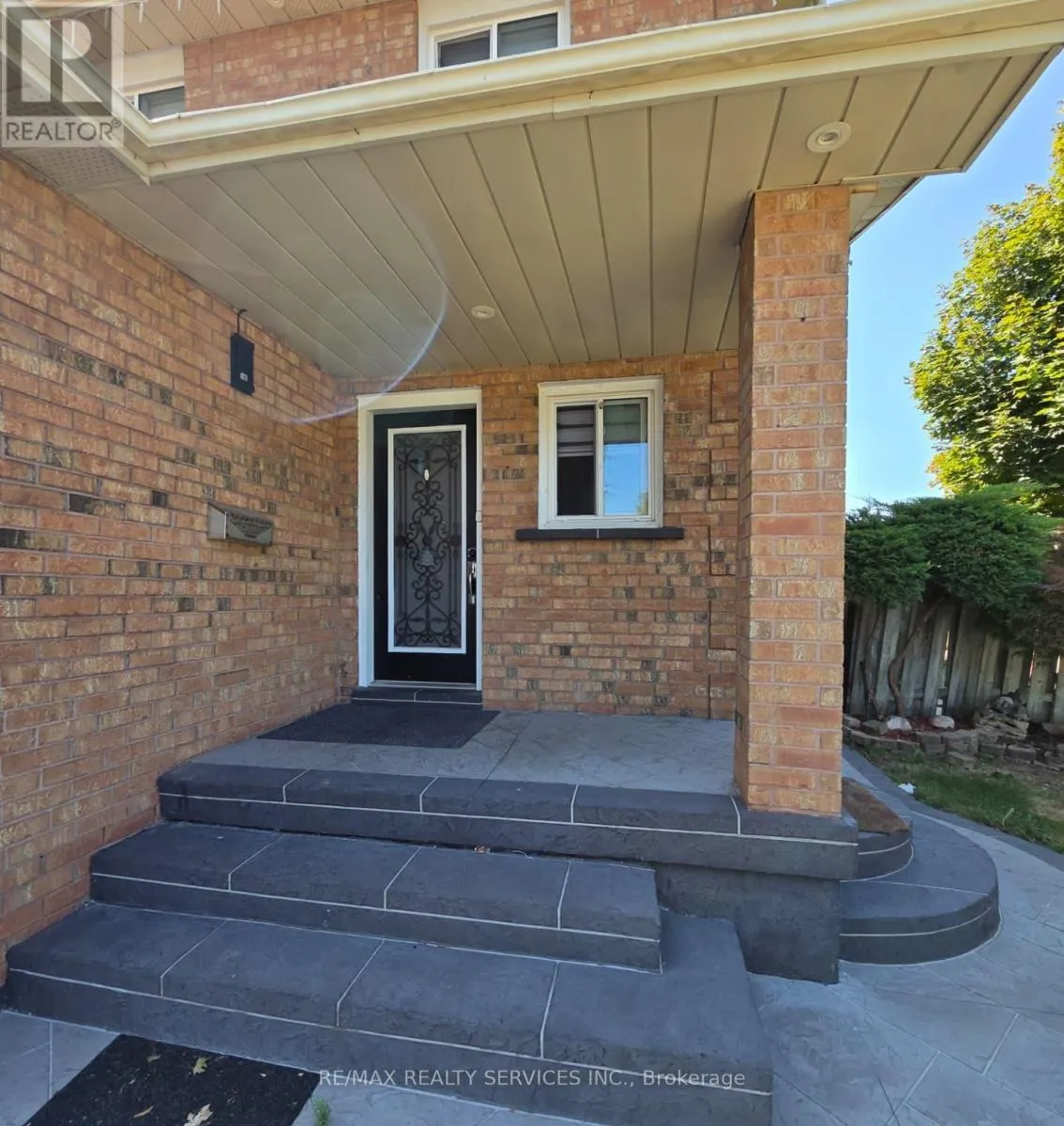 32 SHENSTONE AVENUE