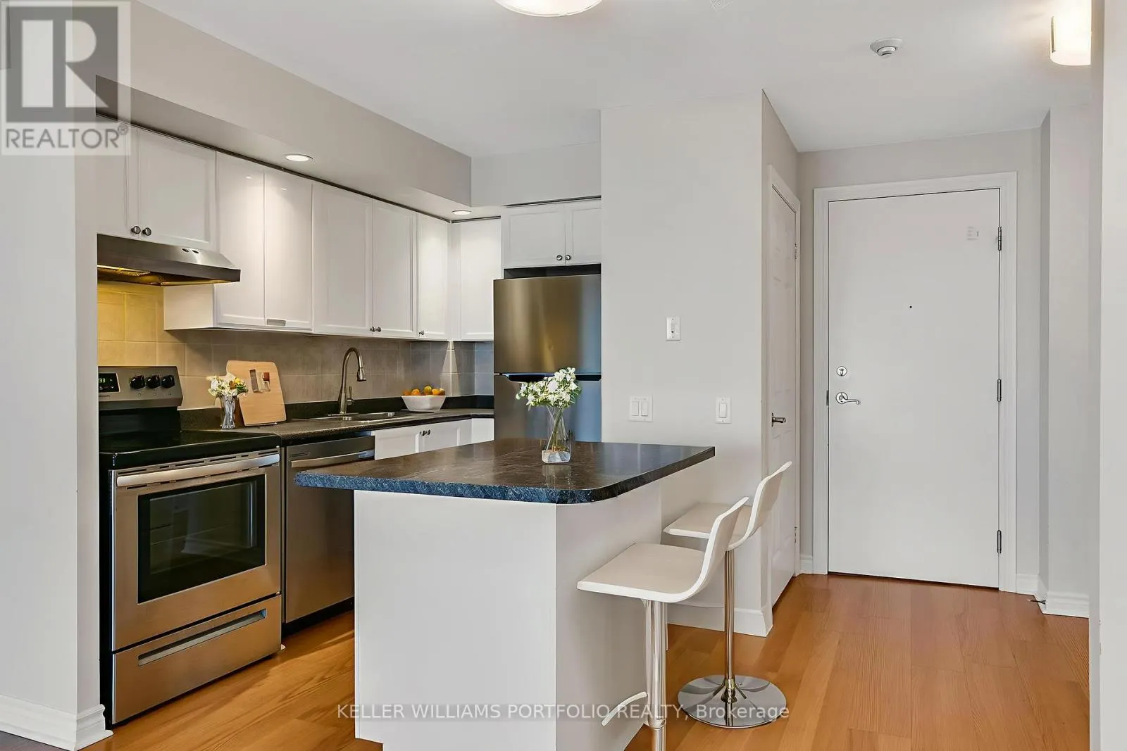 707 - 5229 DUNDAS STREET W