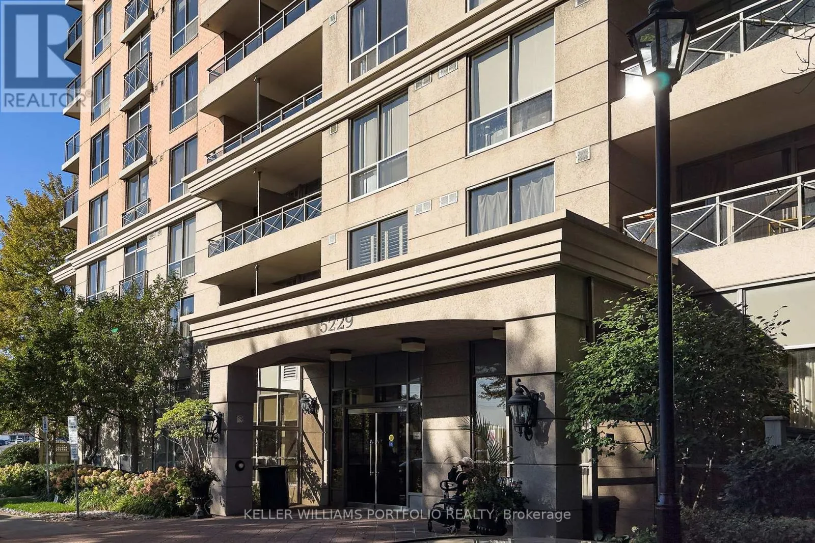 707 - 5229 DUNDAS STREET W