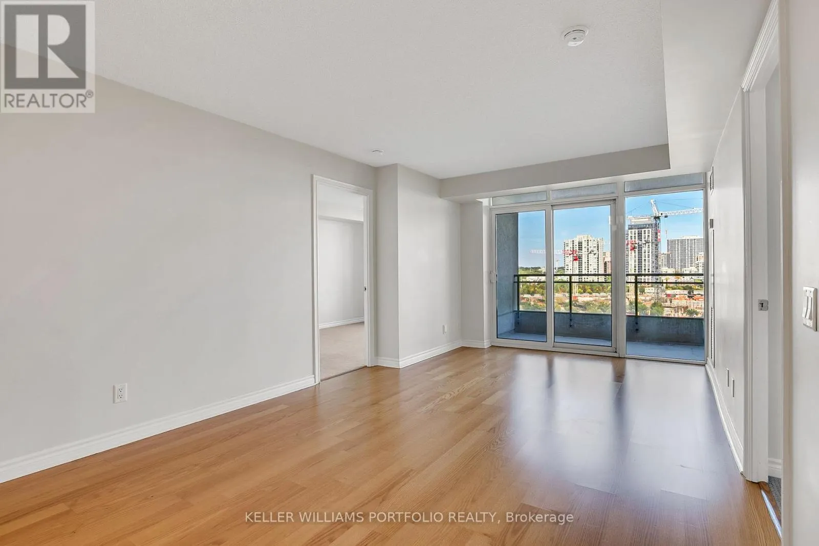 707 - 5229 DUNDAS STREET W