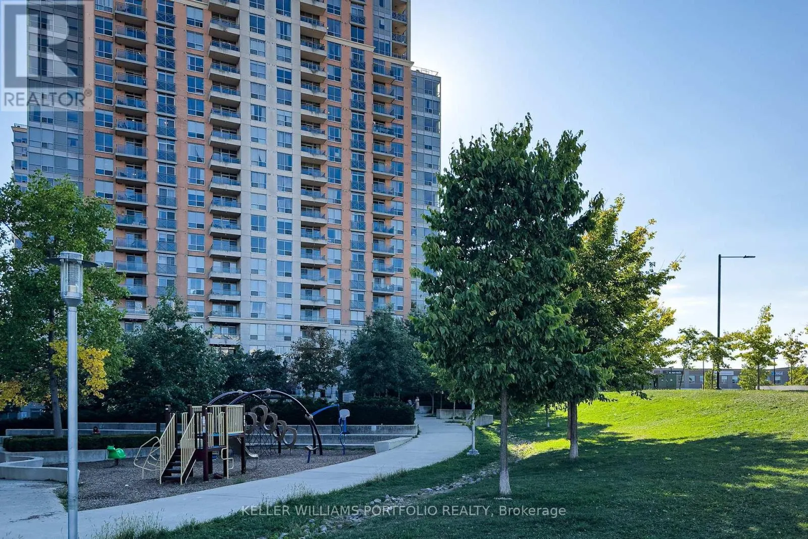 707 - 5229 DUNDAS STREET W