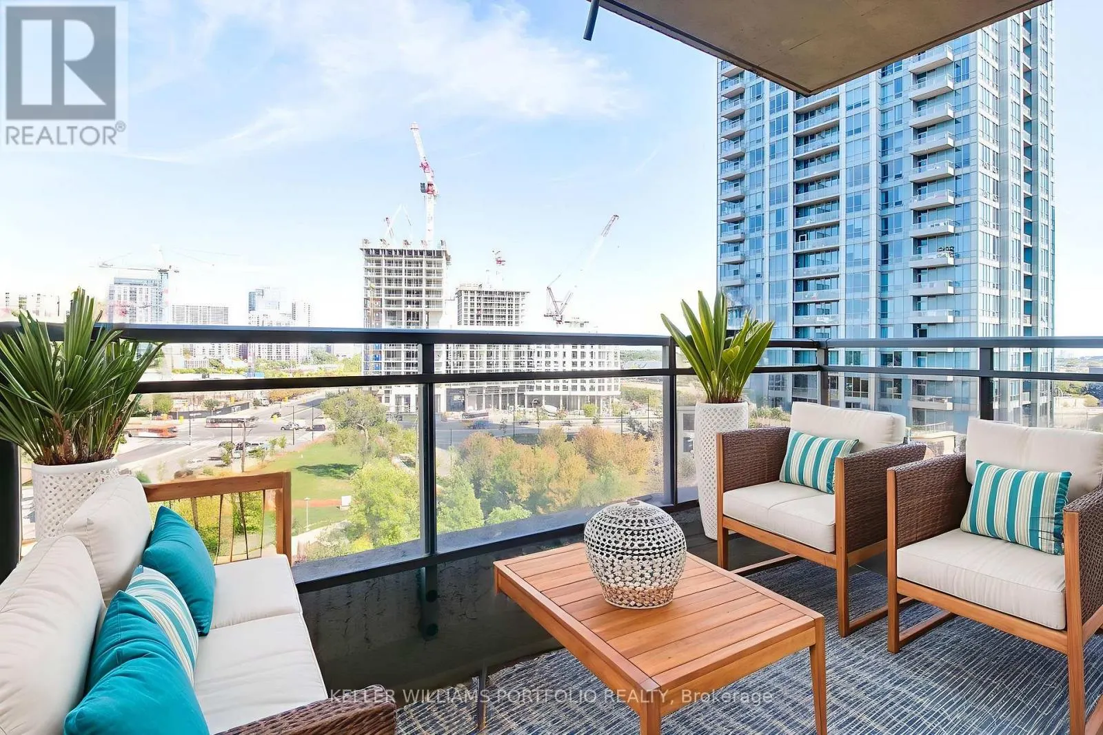 707 - 5229 DUNDAS STREET W