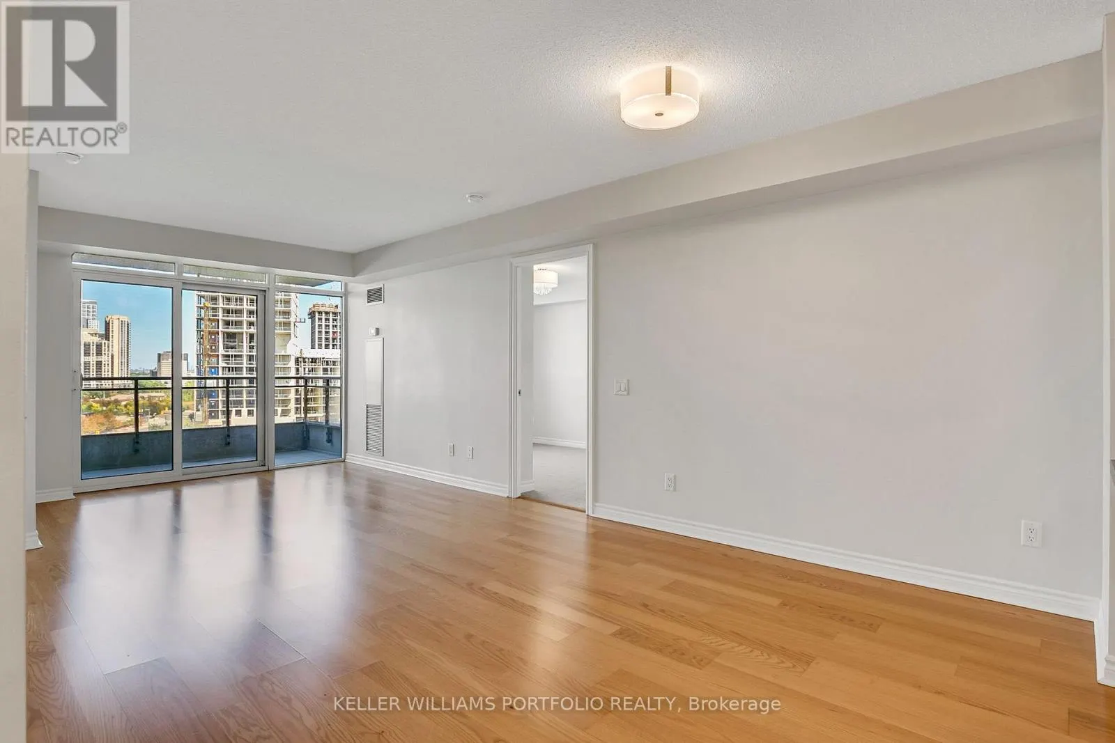 707 - 5229 DUNDAS STREET W