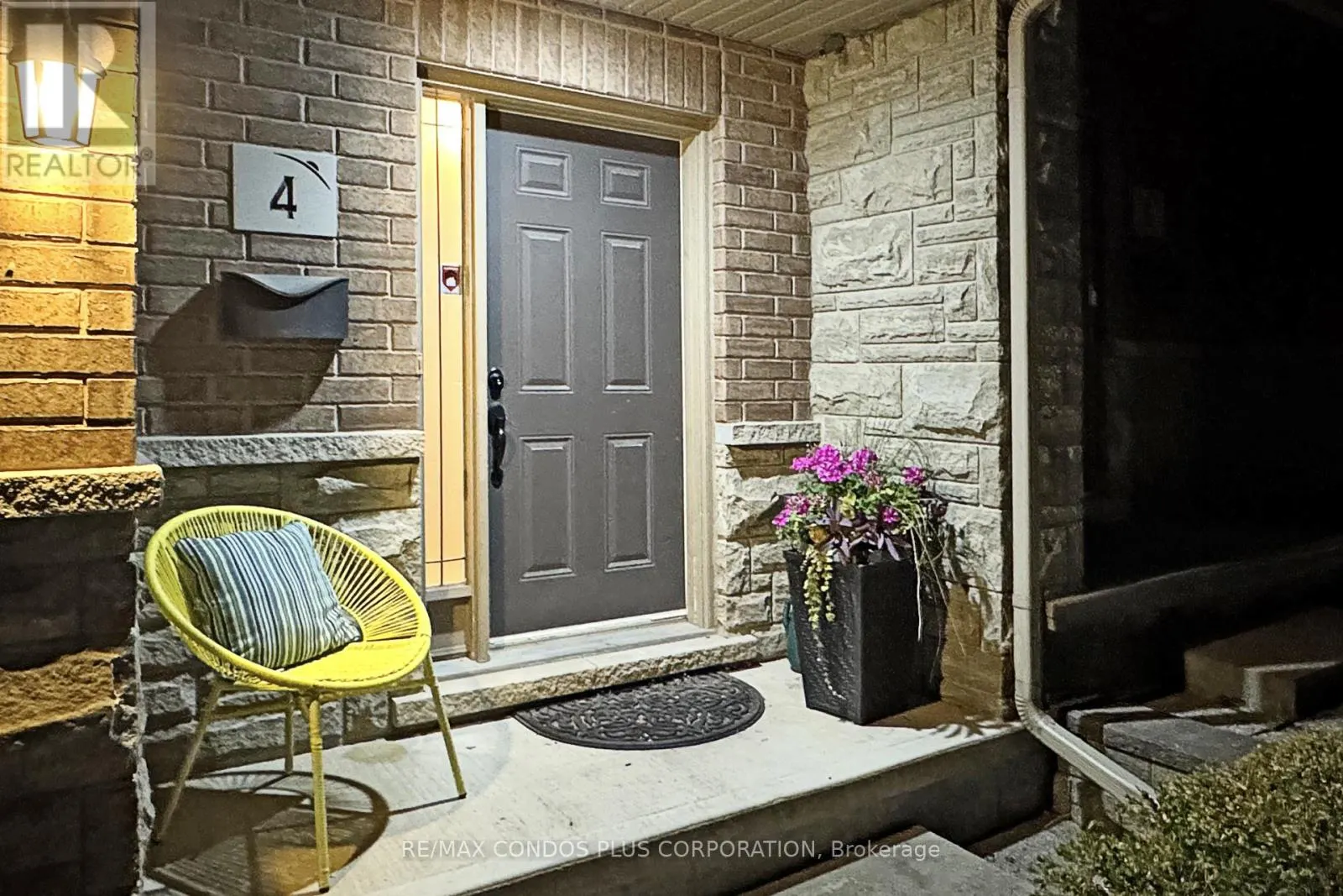 4 - 1491 PLAINS ROAD W