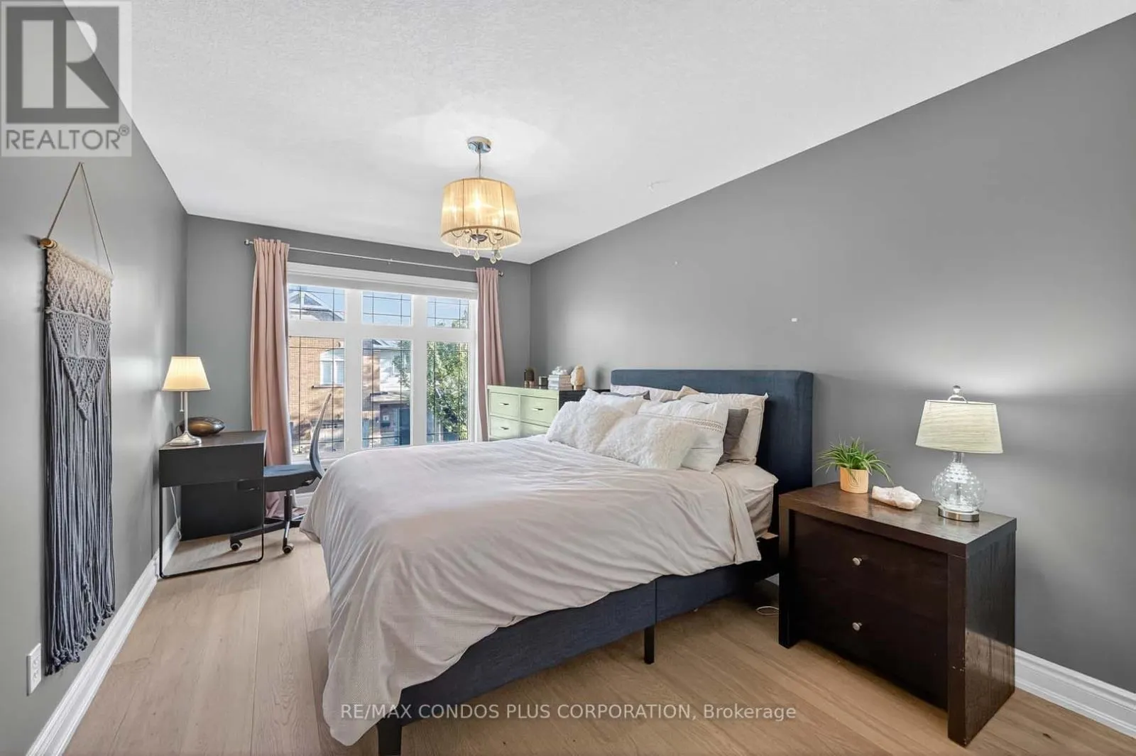 4 - 1491 PLAINS ROAD W