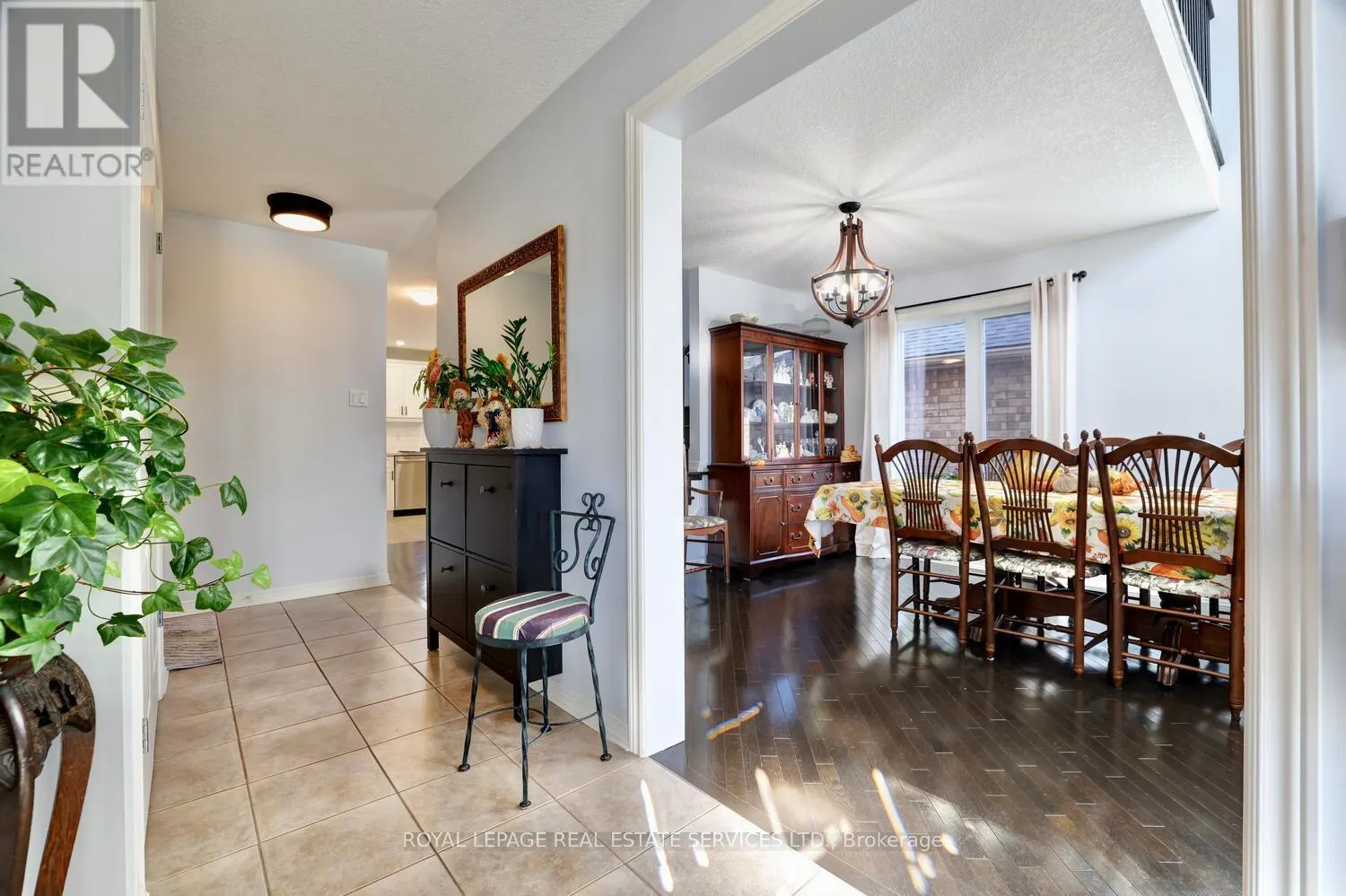 35 AIKEN CRESCENT