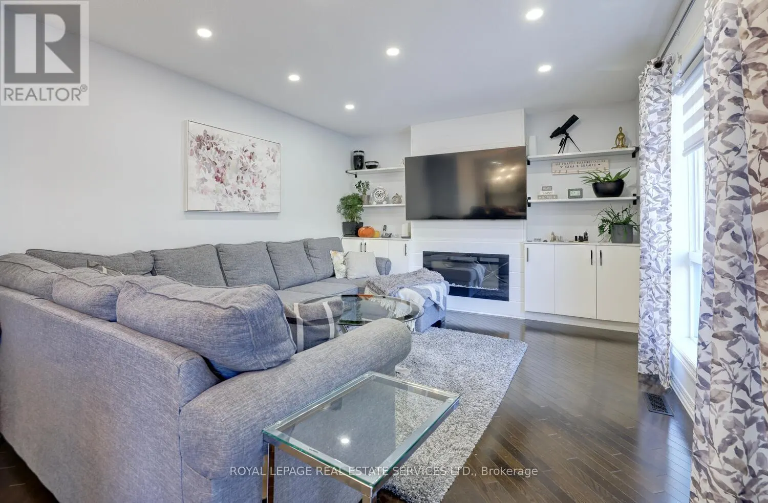 35 AIKEN CRESCENT
