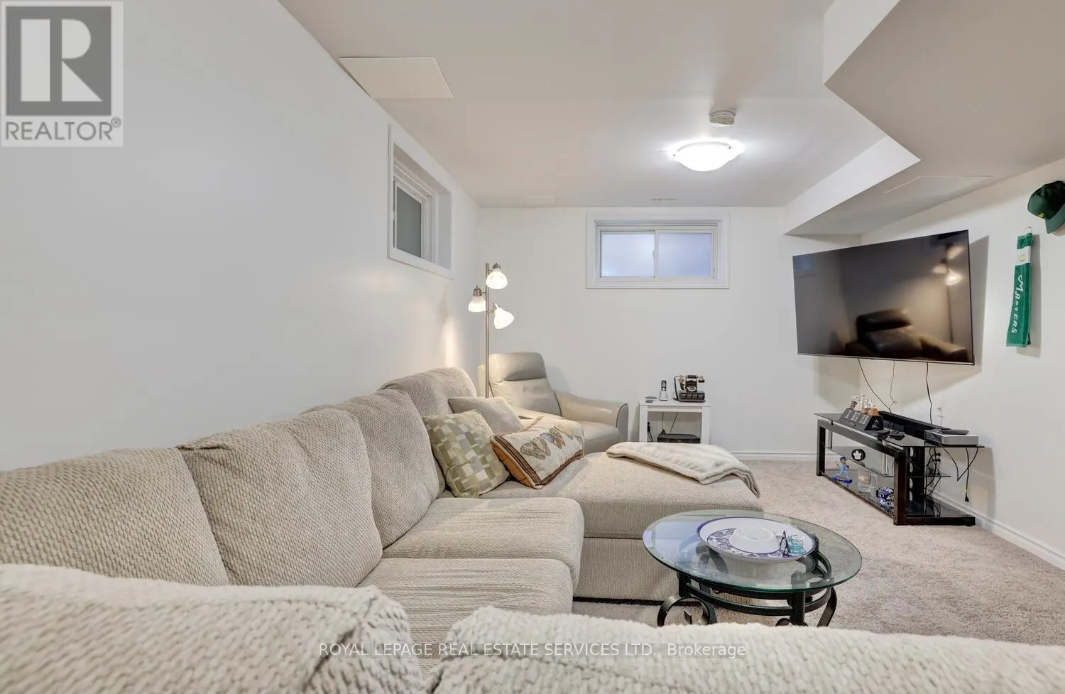 35 AIKEN CRESCENT
