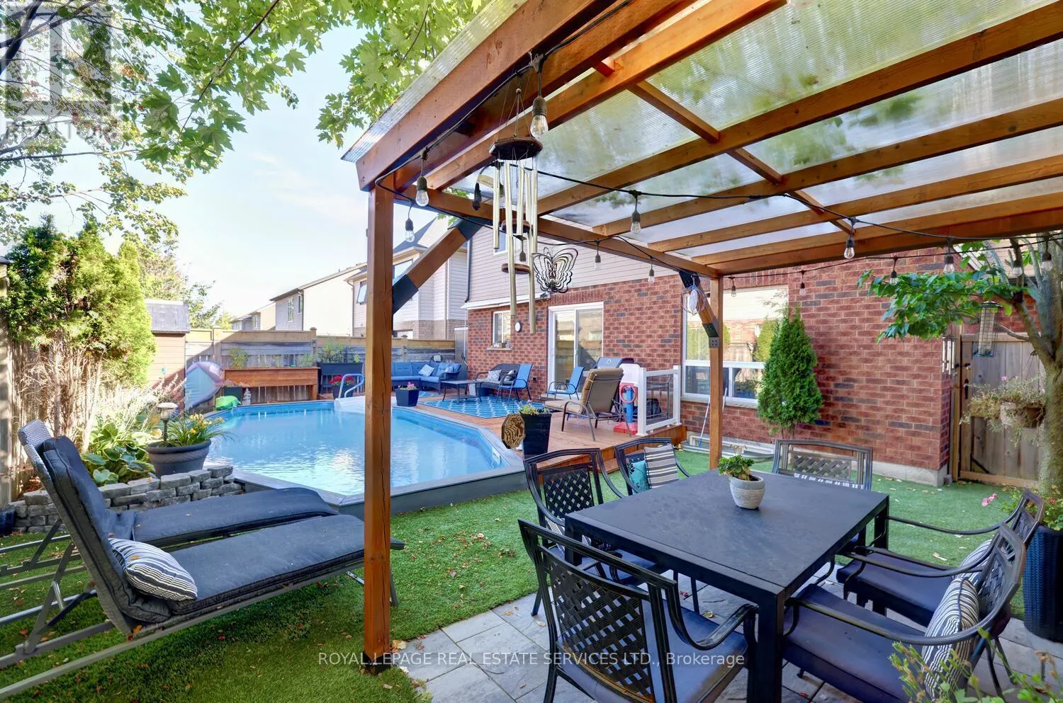 35 AIKEN CRESCENT