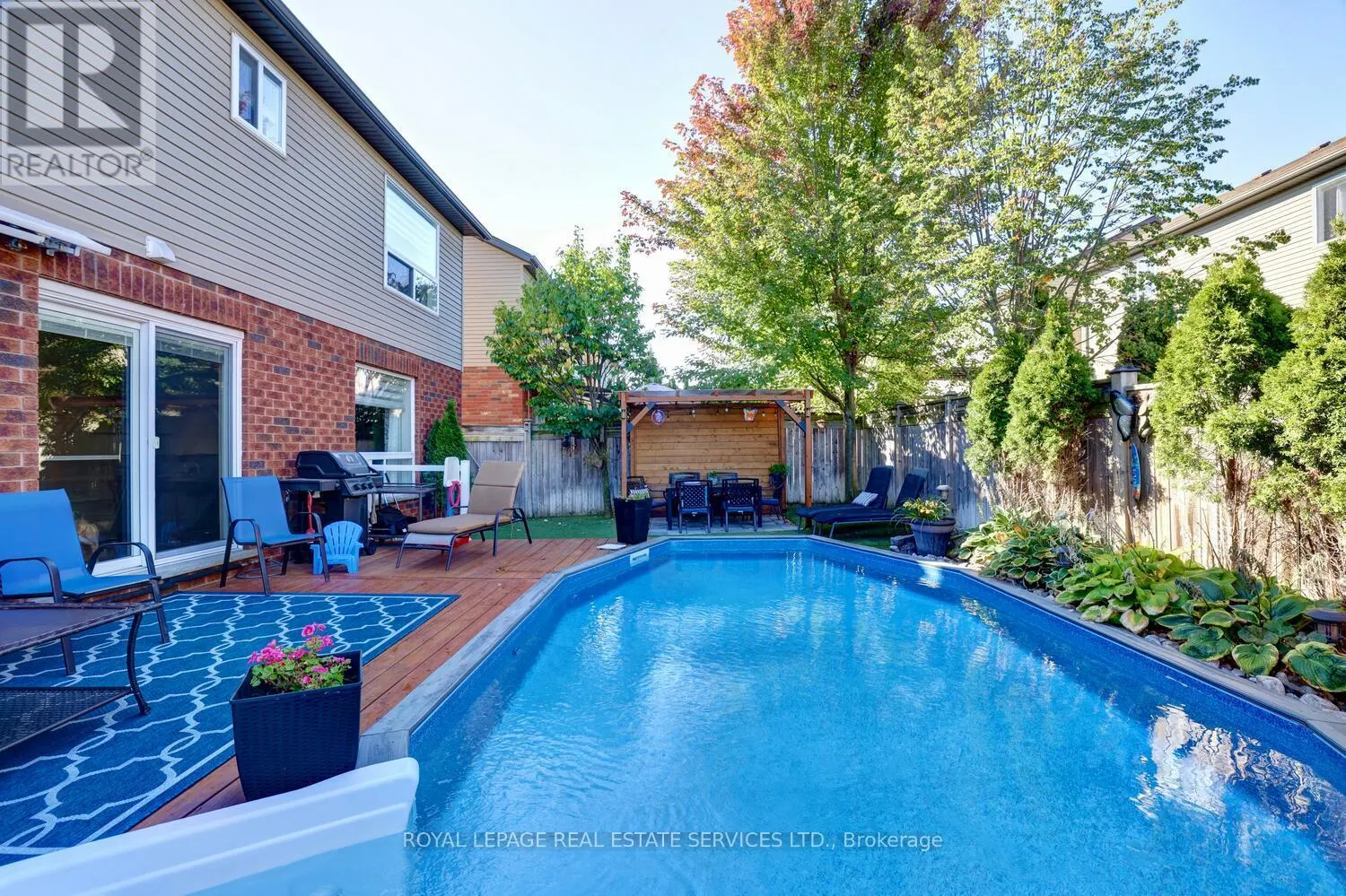 35 AIKEN CRESCENT
