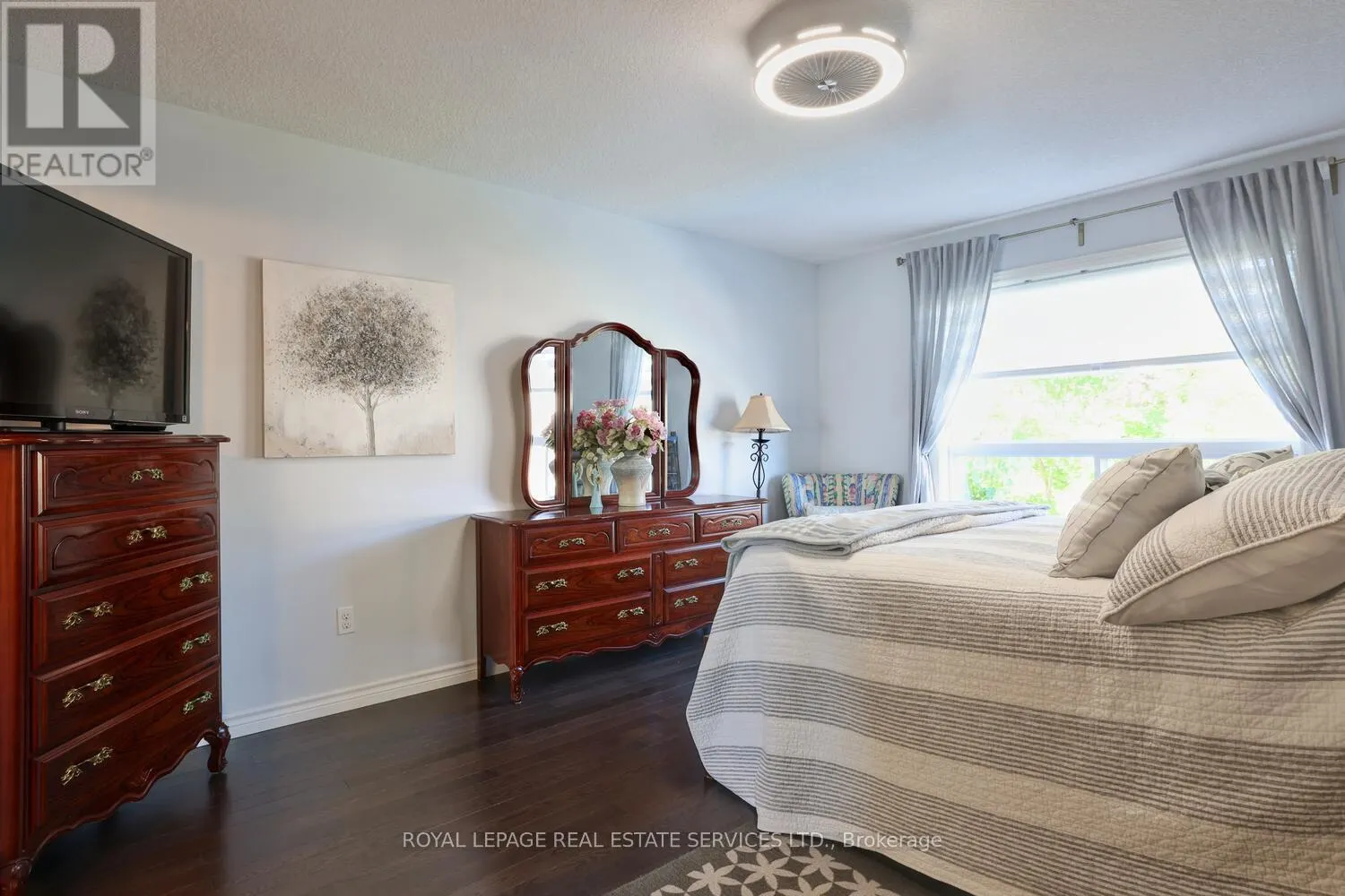 35 AIKEN CRESCENT