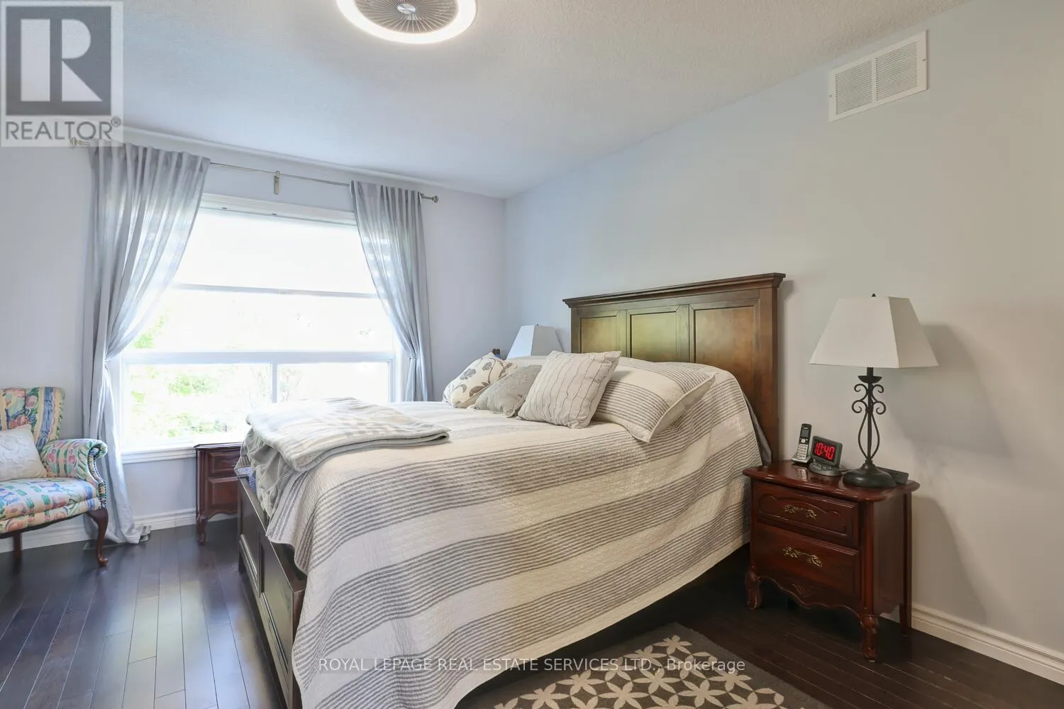 35 AIKEN CRESCENT