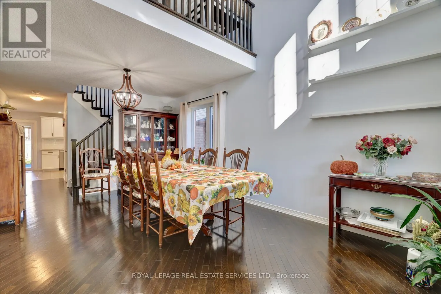 35 AIKEN CRESCENT