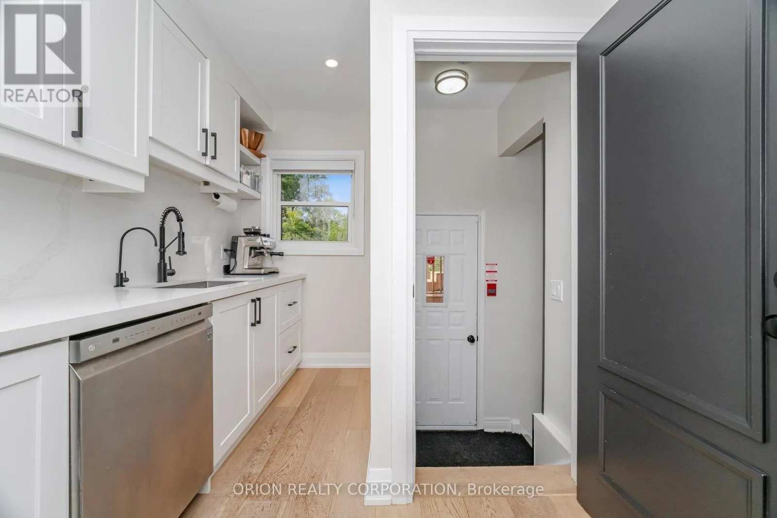 86 PARK STREET W