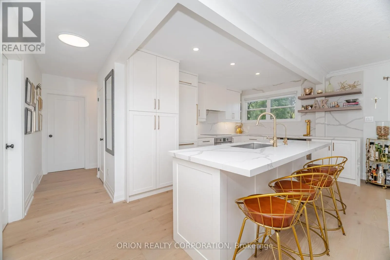 86 PARK STREET W