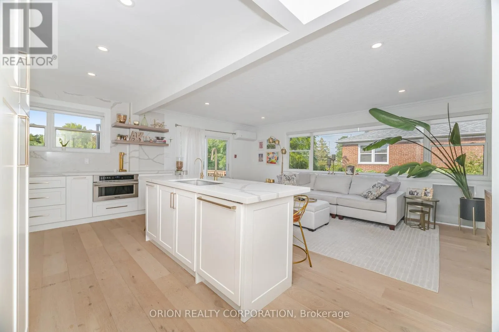 86 PARK STREET W