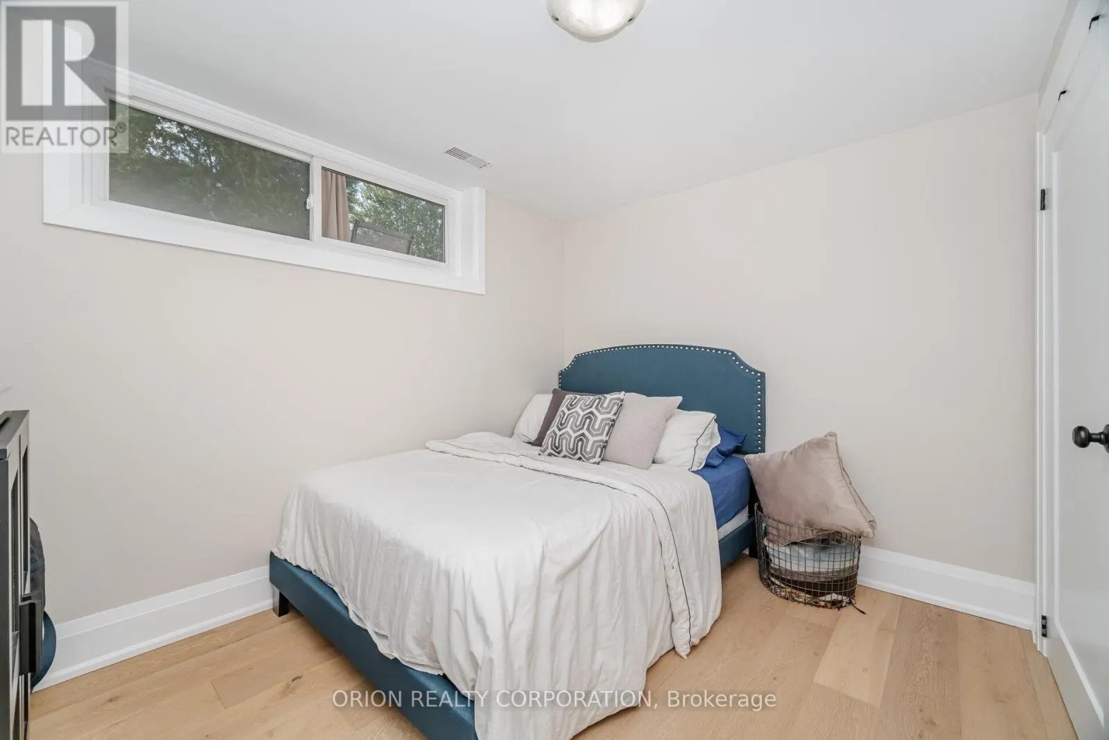 86 PARK STREET W