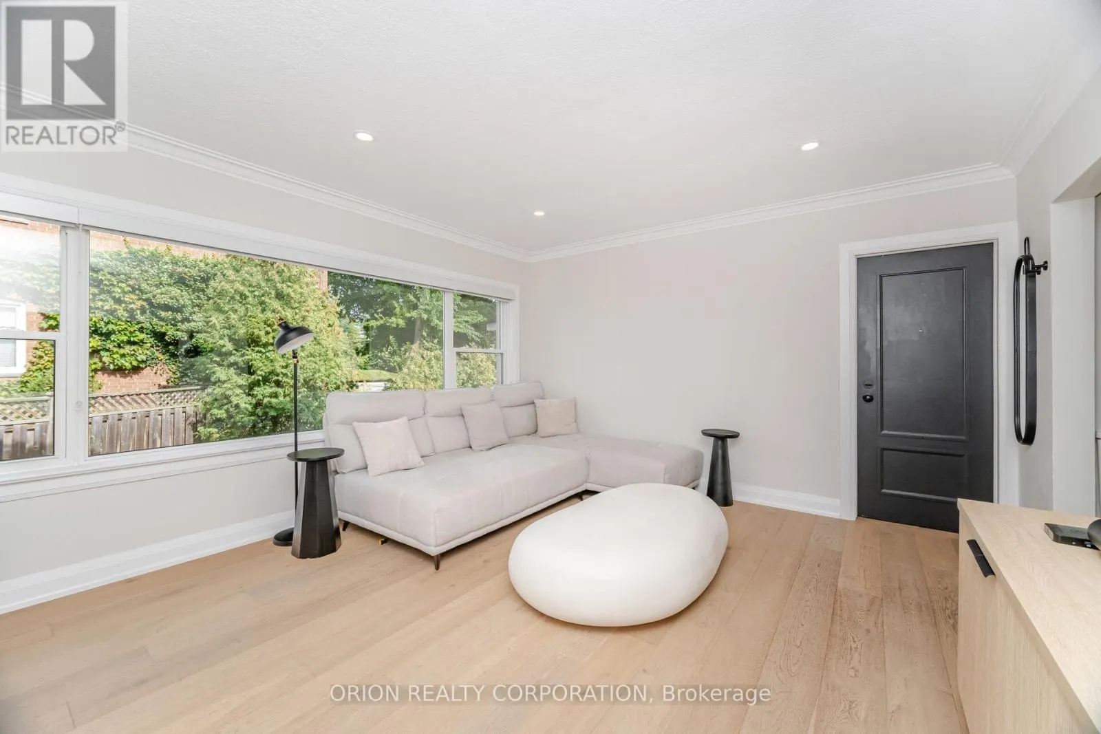 86 PARK STREET W