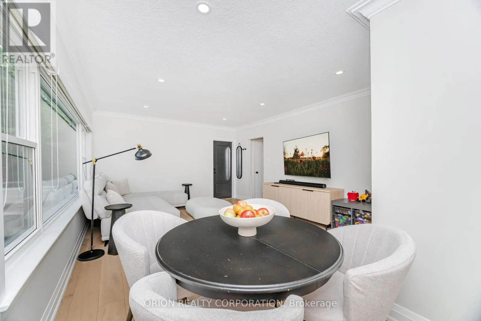 86 PARK STREET W