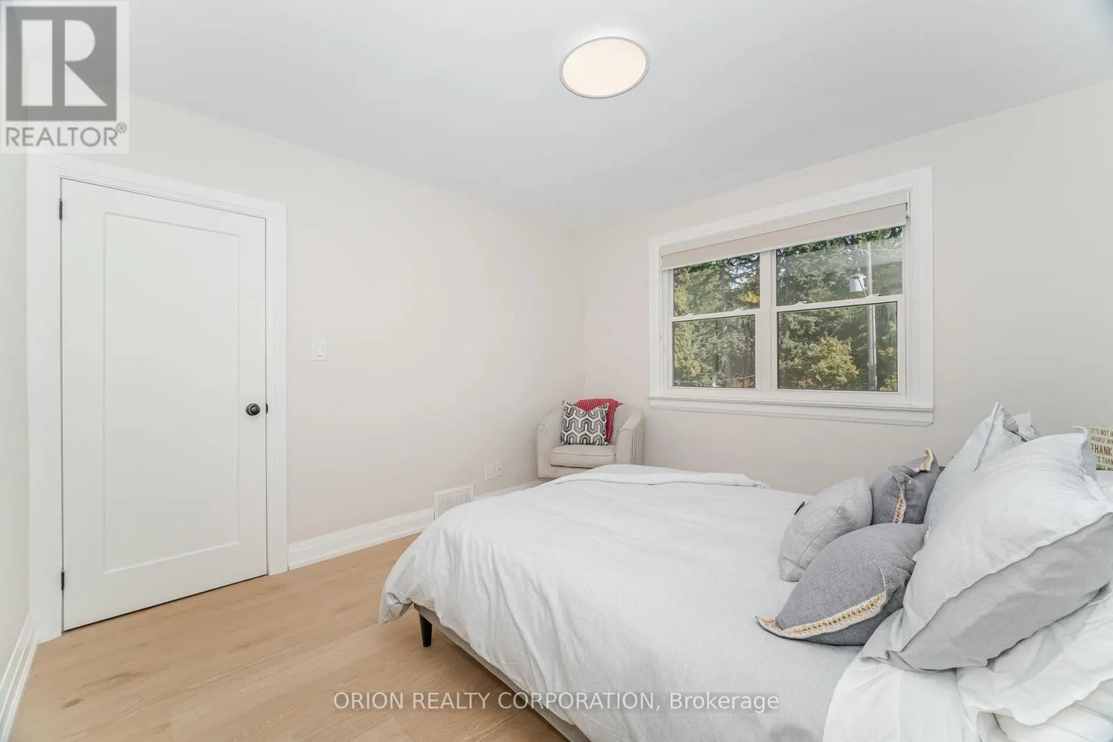 86 PARK STREET W