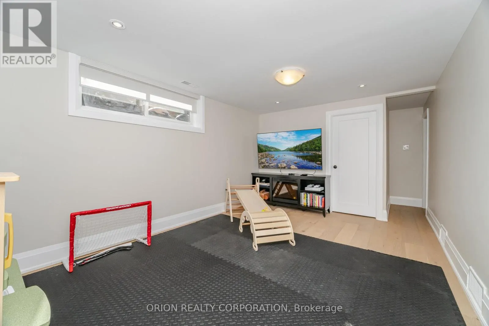 86 PARK STREET W