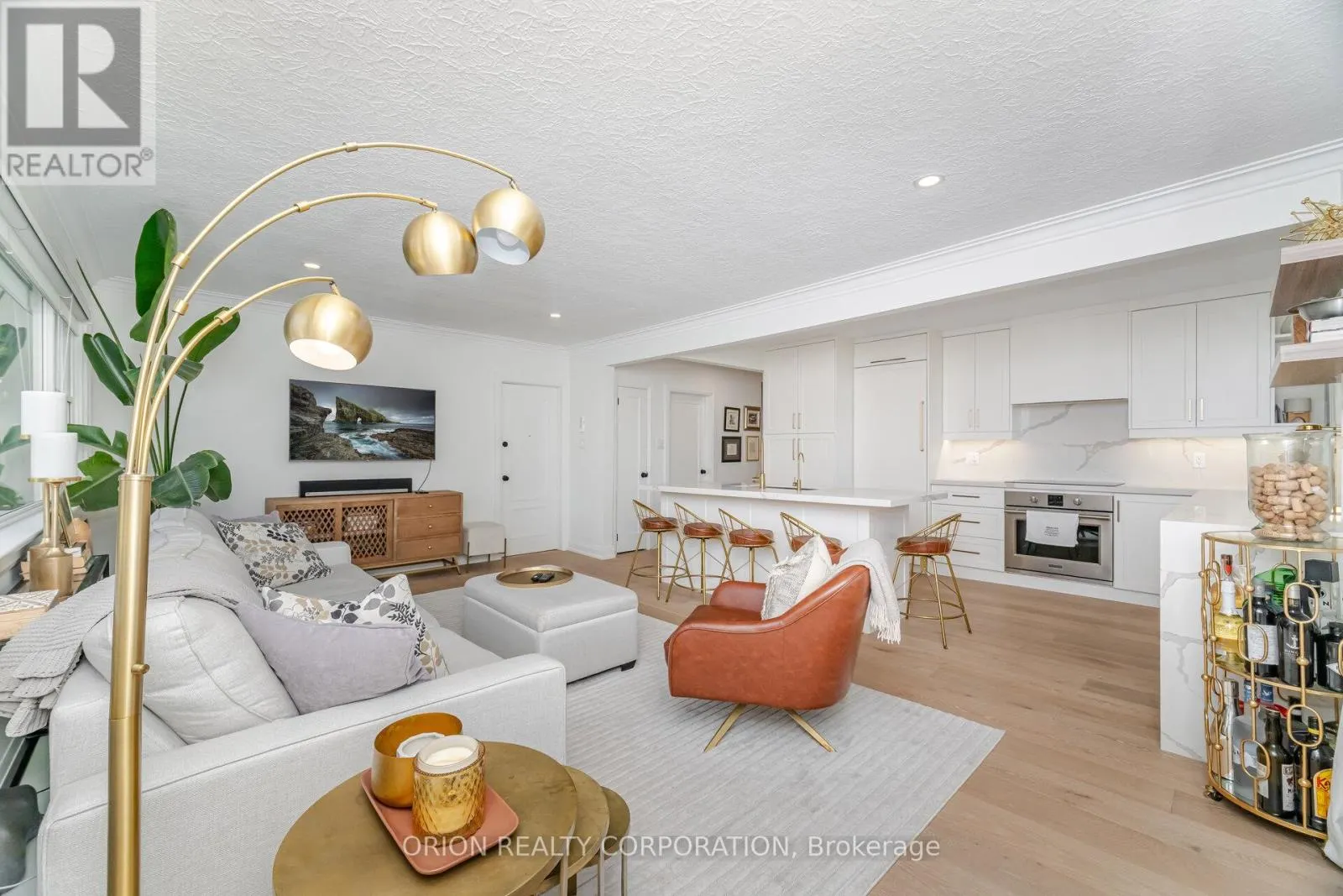 86 PARK STREET W