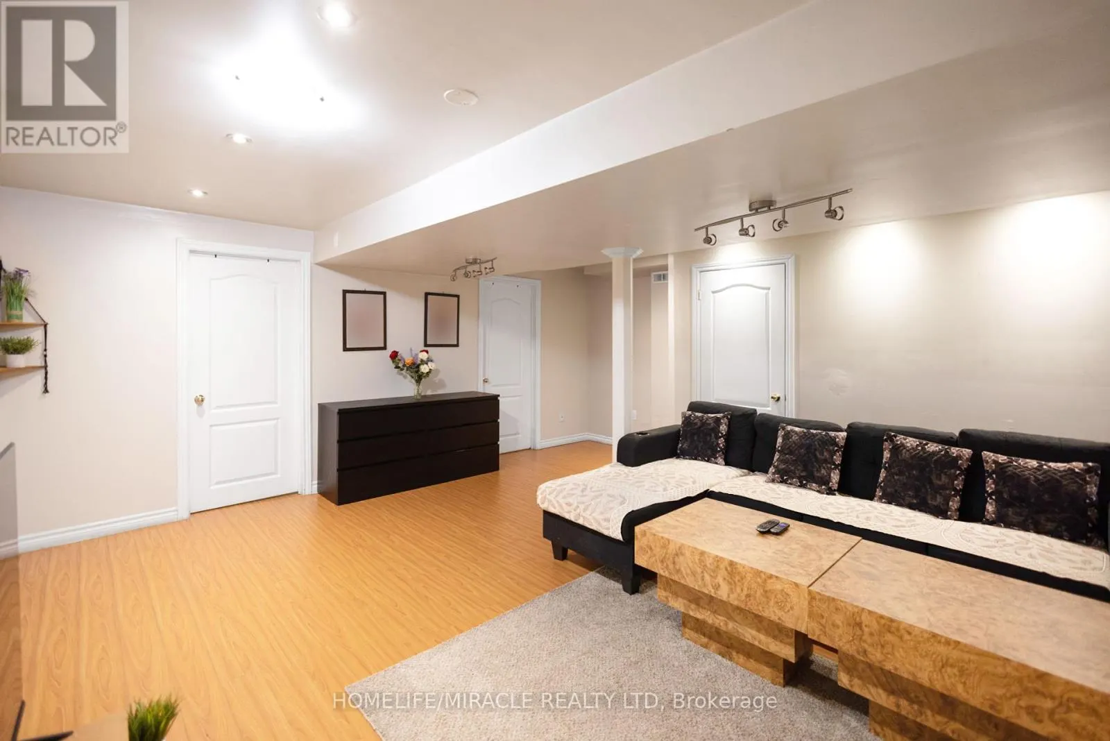 24 FAUNA COURT