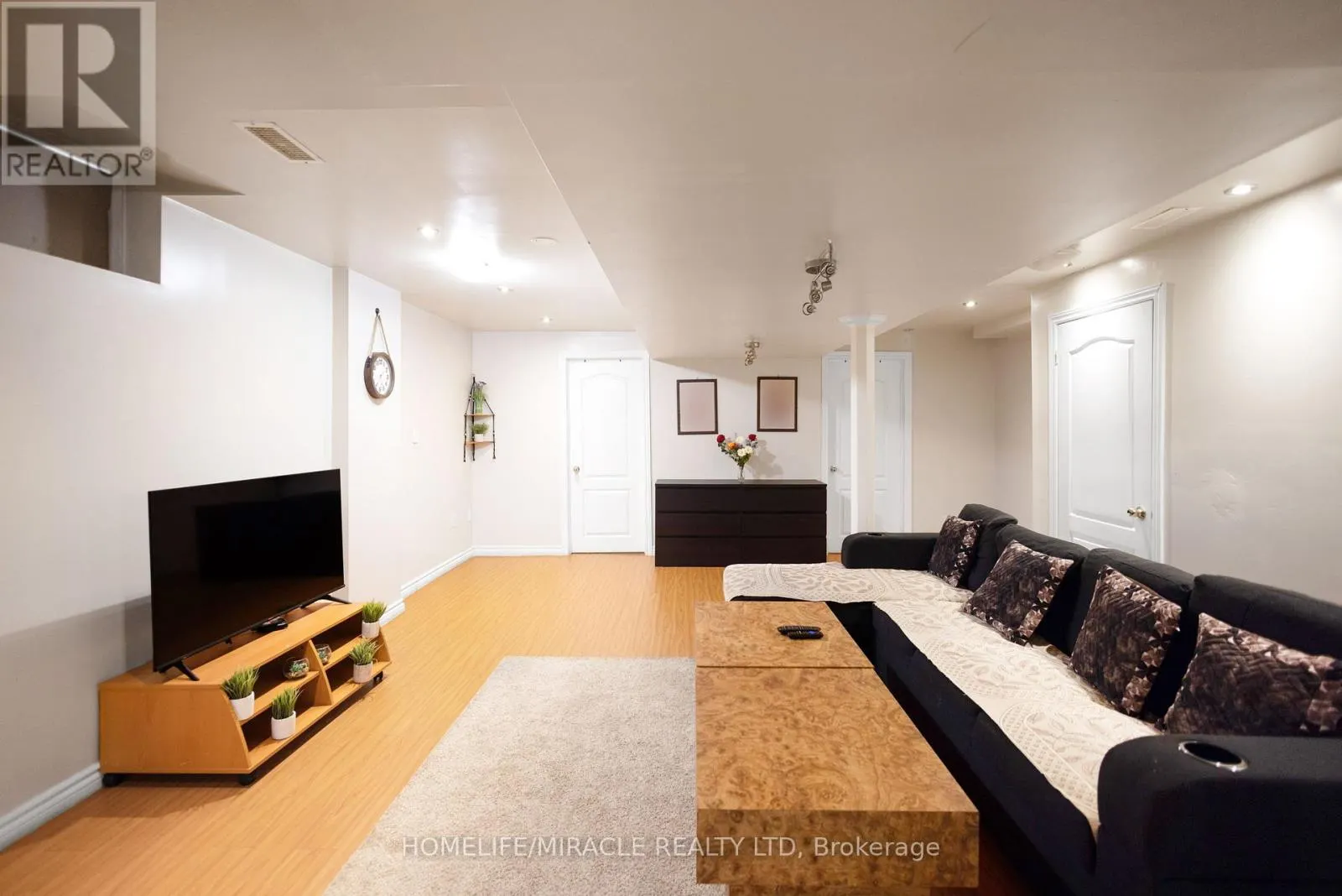 24 FAUNA COURT