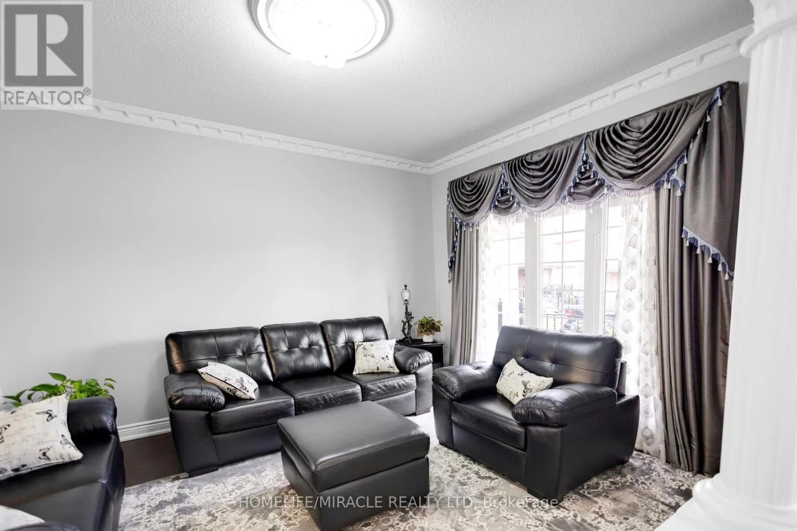 24 FAUNA COURT