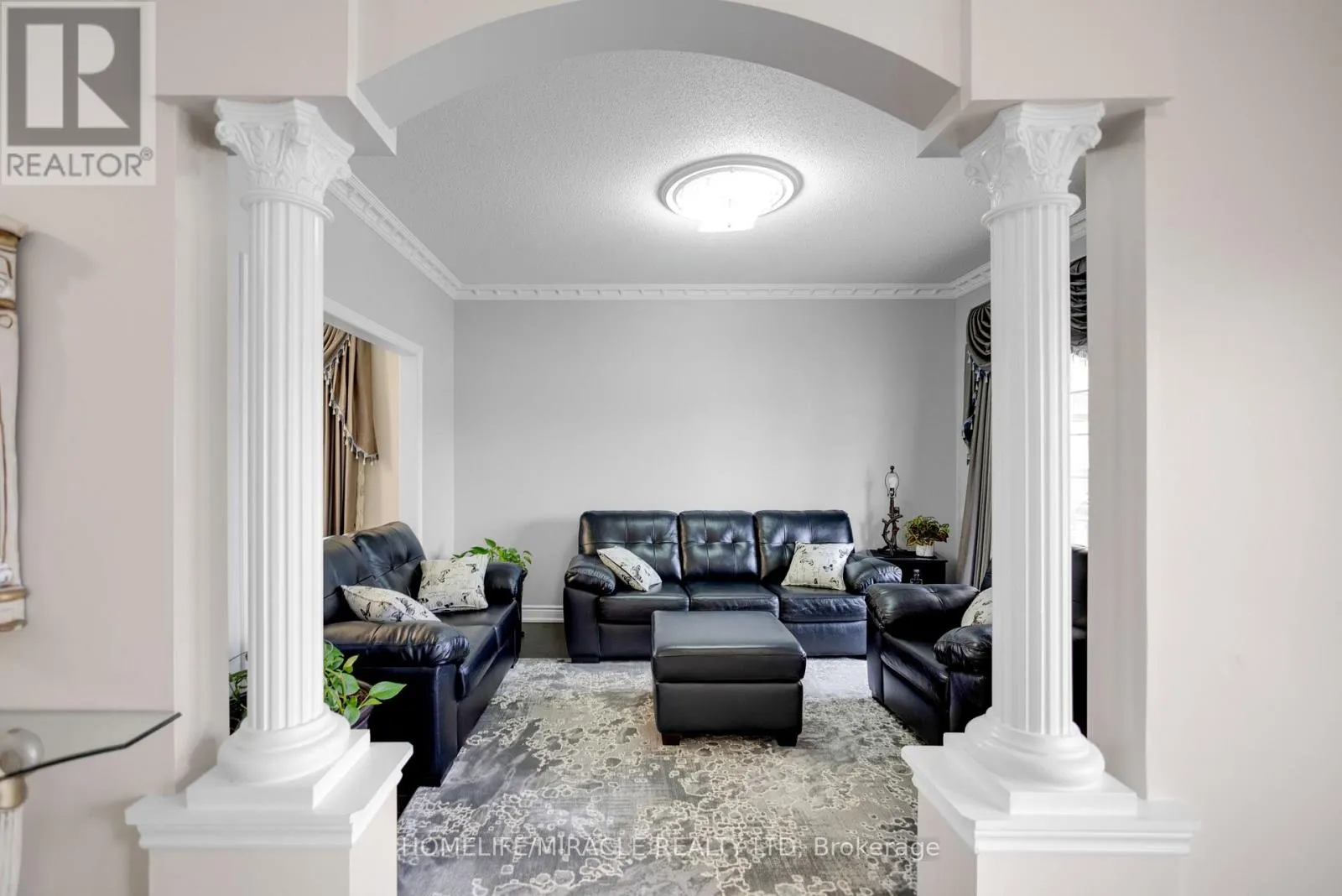 24 FAUNA COURT