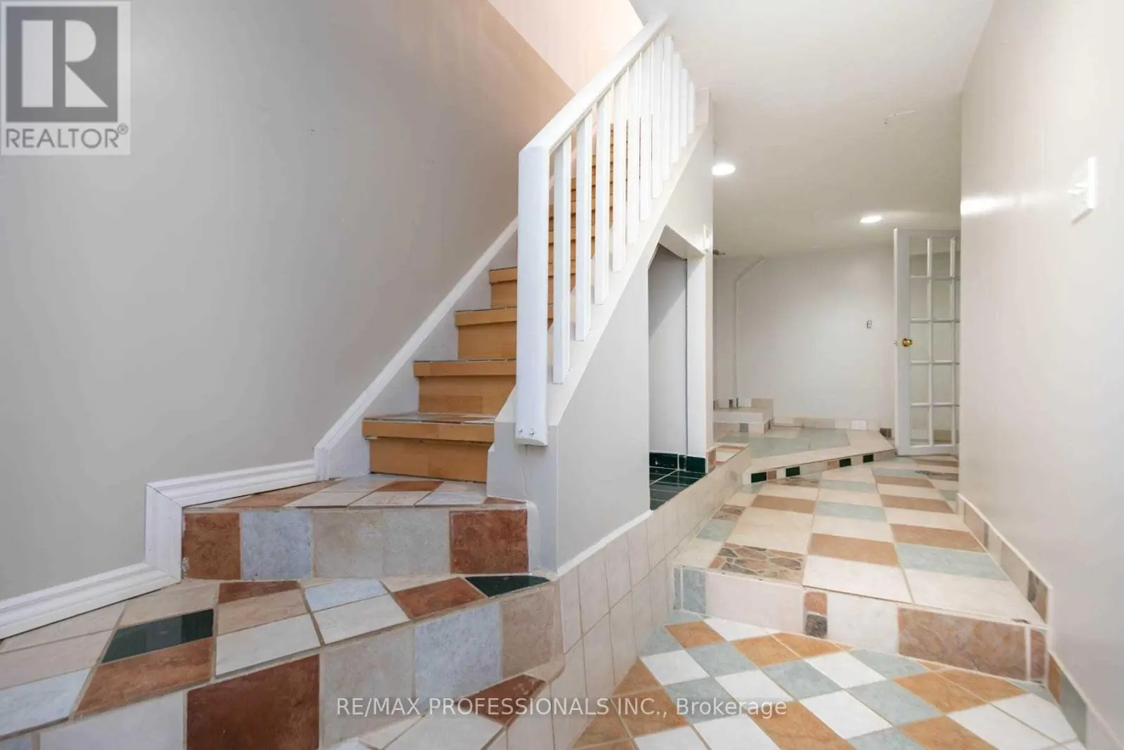 5 TESTON BOULEVARD