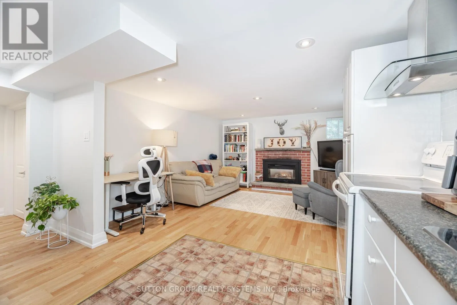 175 CONNAUGHT CRESCENT