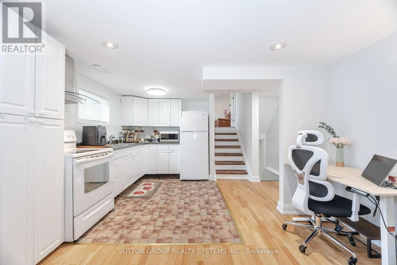 175 CONNAUGHT CRESCENT