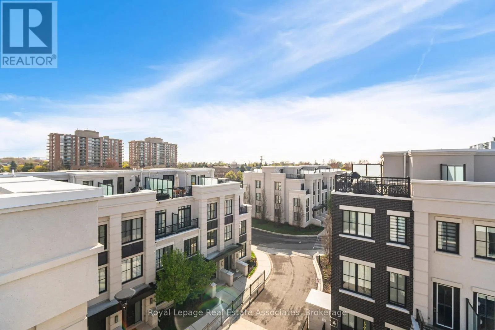 728 - 665 CRICKLEWOOD DRIVE