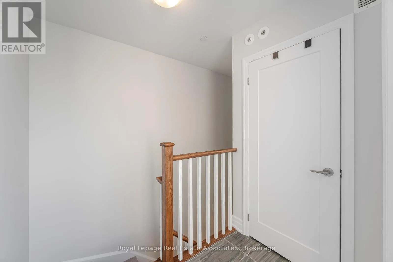 728 - 665 CRICKLEWOOD DRIVE