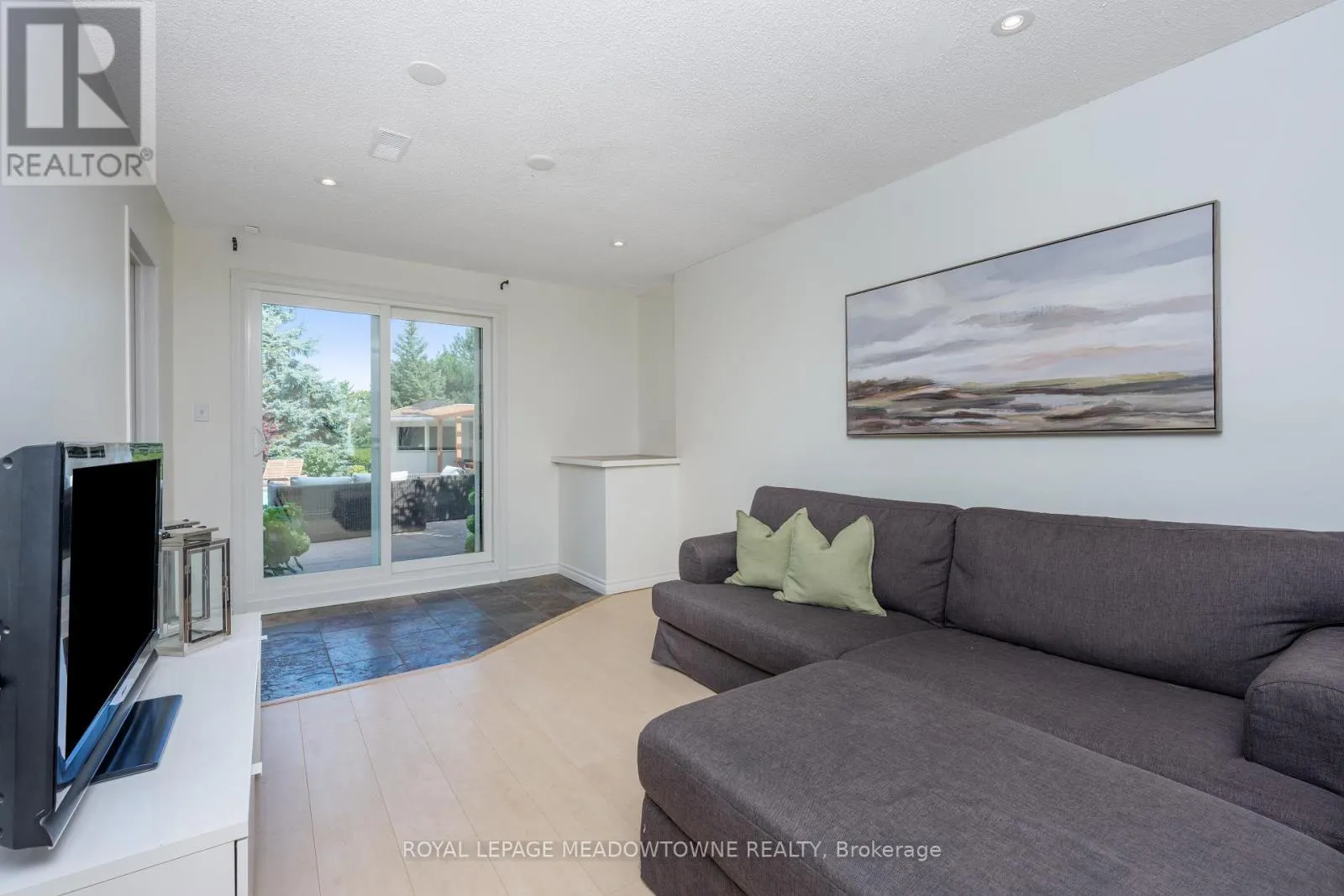 3 APPELBE COURT