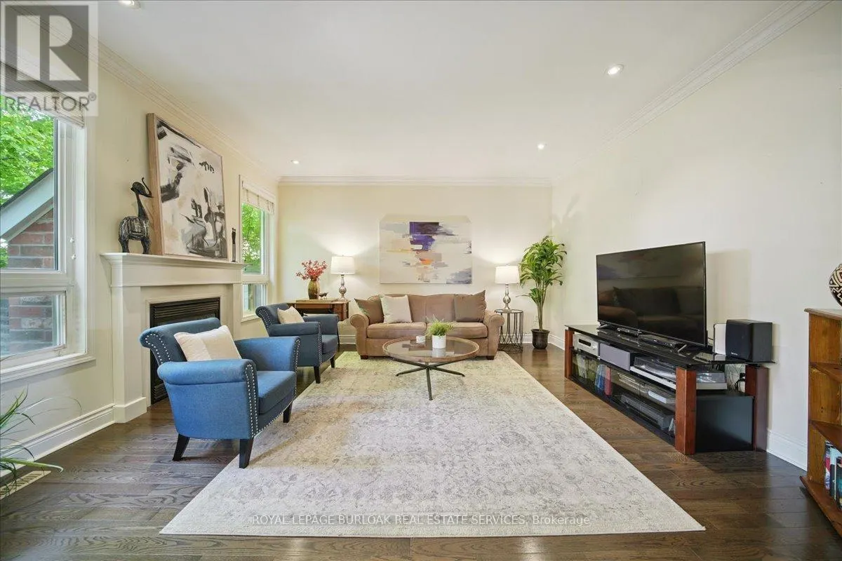 819 HOWDEN CRESCENT