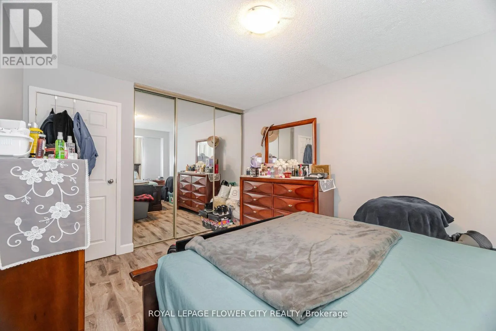 376 HANSEN ROAD N