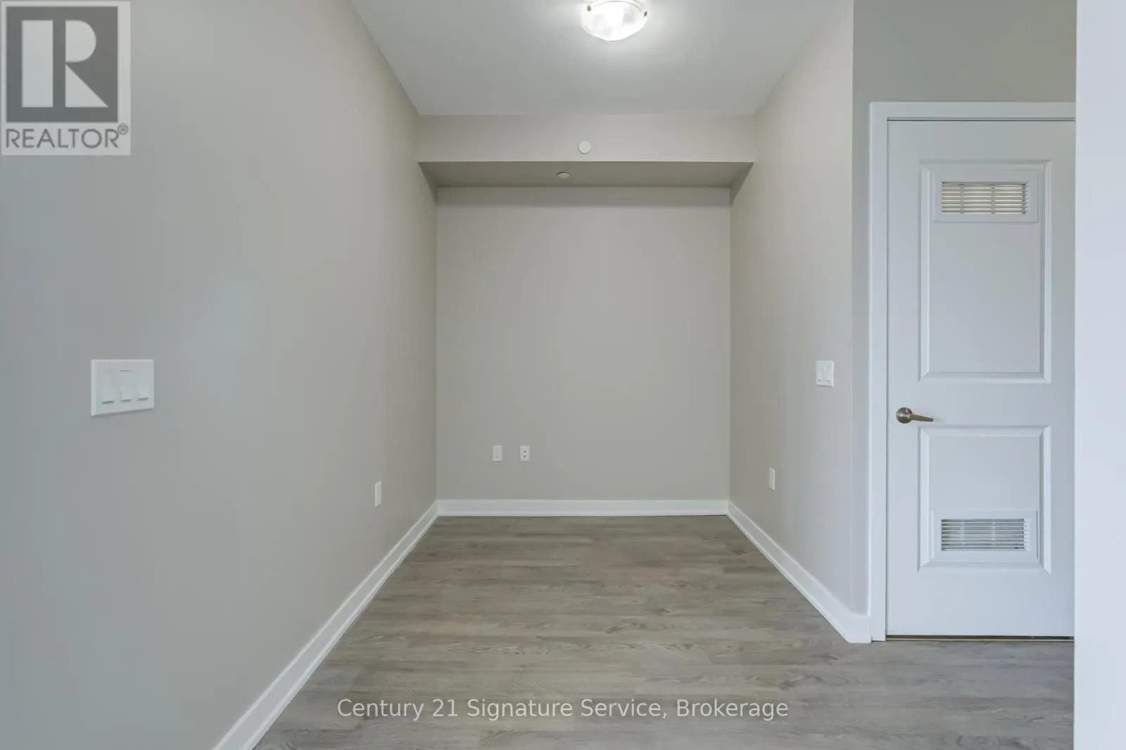 304 - 4677 GLEN ERIN DRIVE