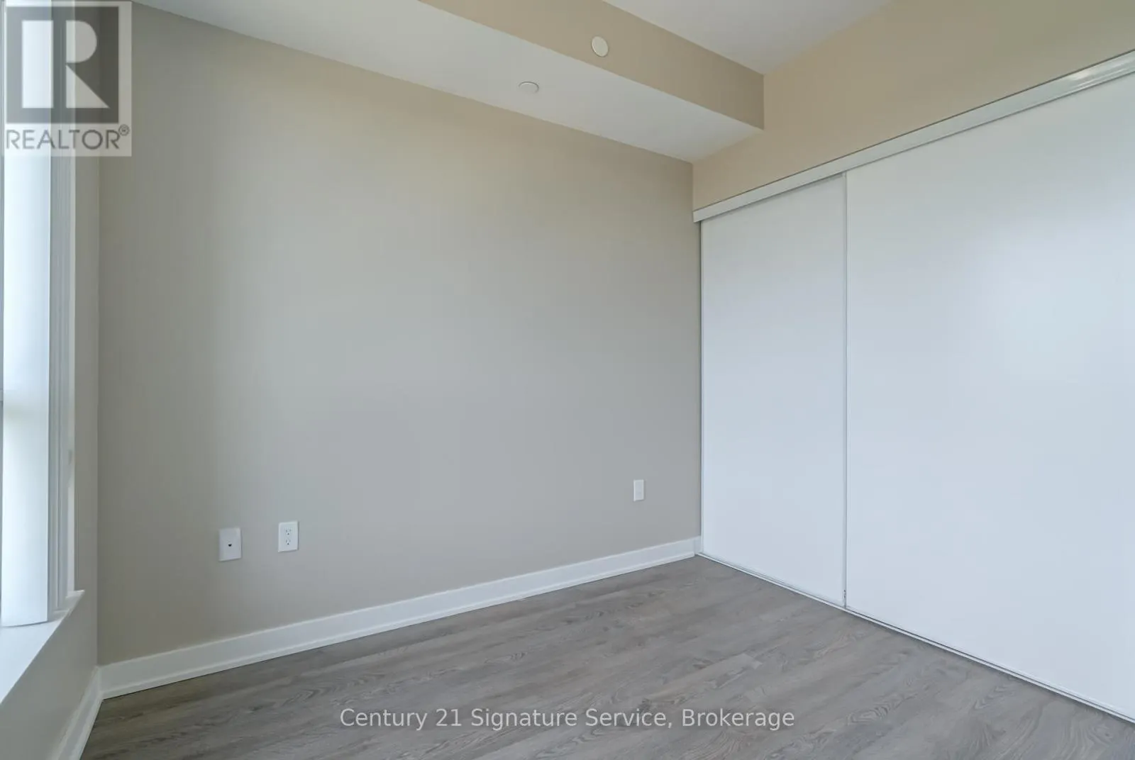 304 - 4677 GLEN ERIN DRIVE