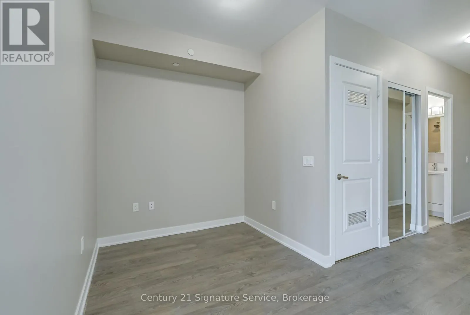 304 - 4677 GLEN ERIN DRIVE