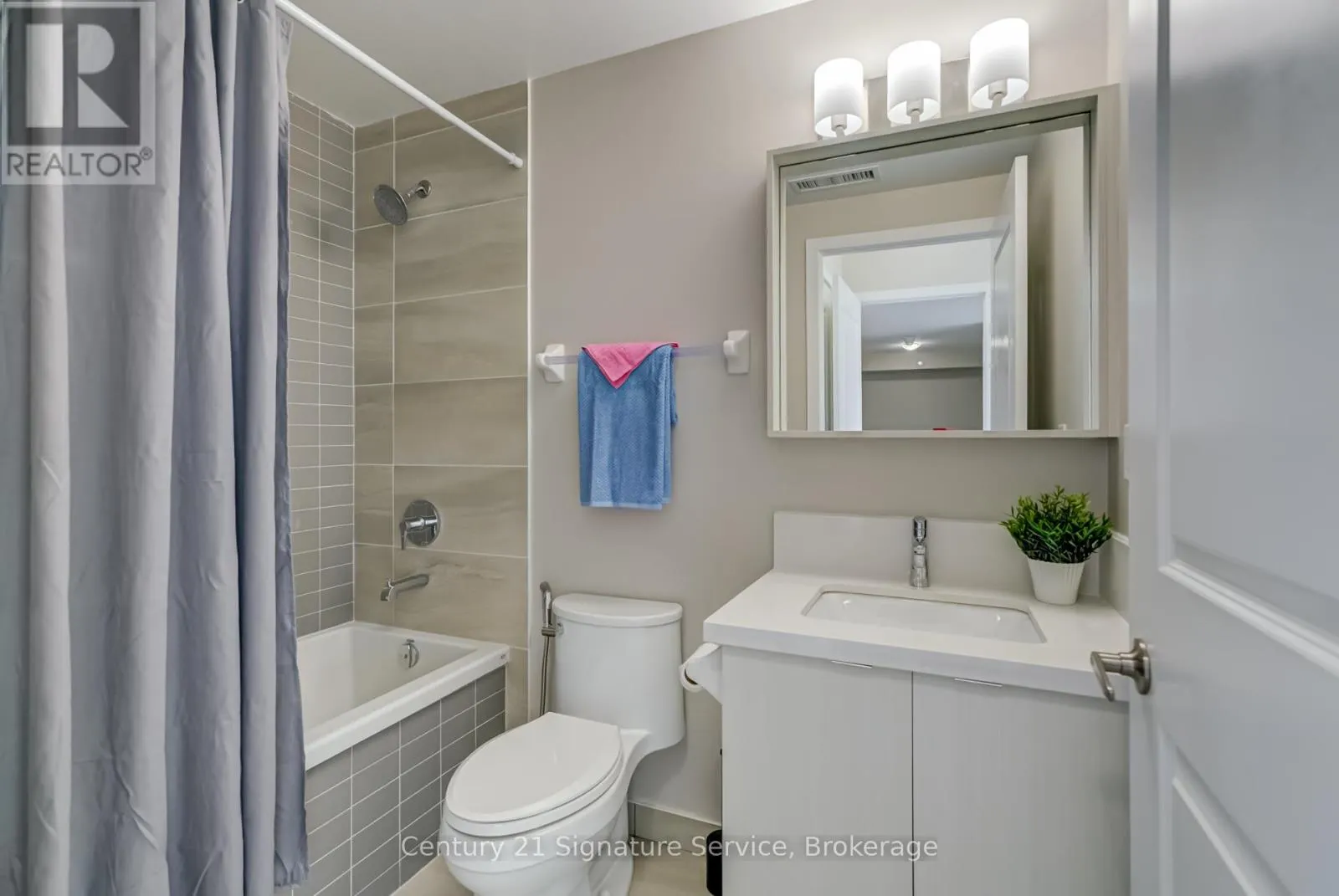 304 - 4677 GLEN ERIN DRIVE