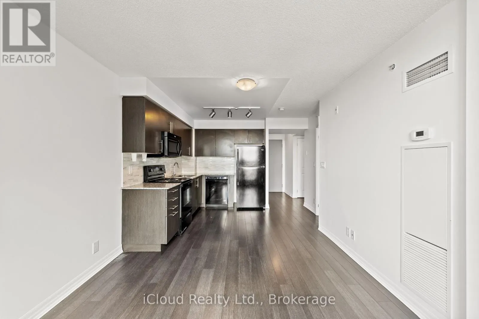 1002 - 80 ESTHER LORRIE DRIVE